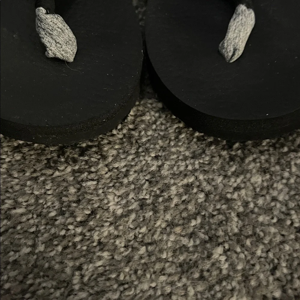 Sketchers Sz 9 Yoga Foam Gray Strappy Slip on Fabric Sandals - Picture 3 of 4